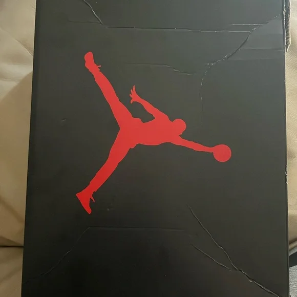 Multicolor Jordan’s 7, only worn once, brand new, size 11.5. Stylish and comfy! Multicolor Jordan main image 4